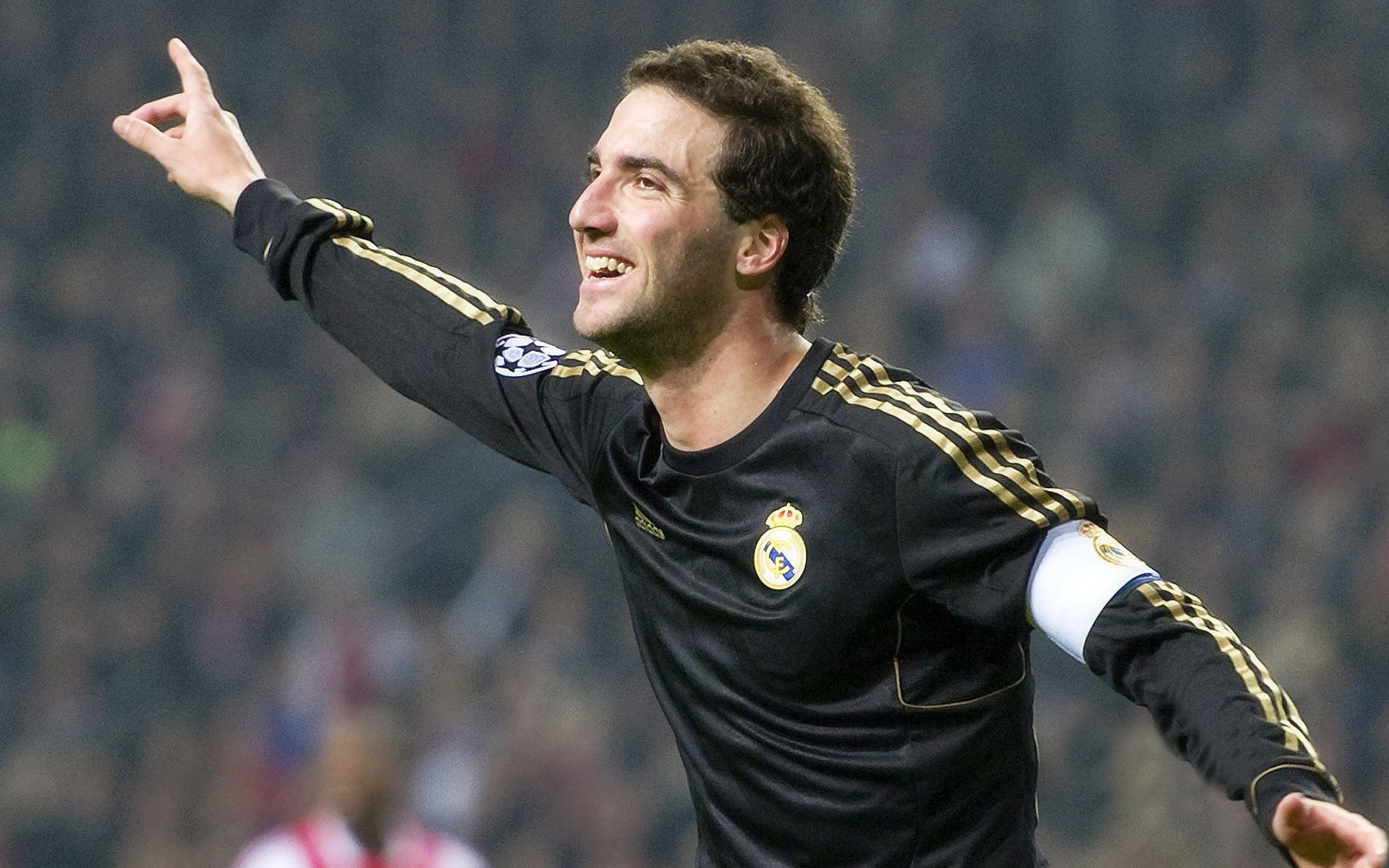 上港继续豪取三分,追赶恒大不愿放弃希望,上港跟恒大的实力差距, 其实用苏宁前锋就可以衡量了