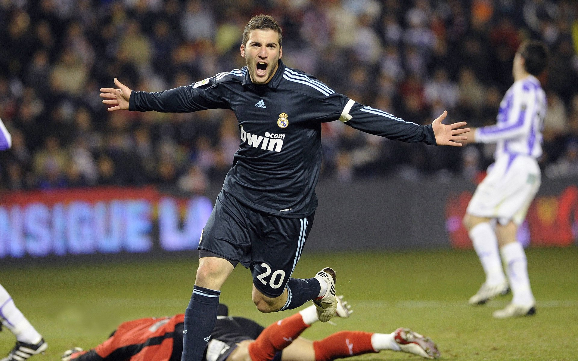 水晶宫客场大胜，赛季表现一片大气，水晶宫最好成绩