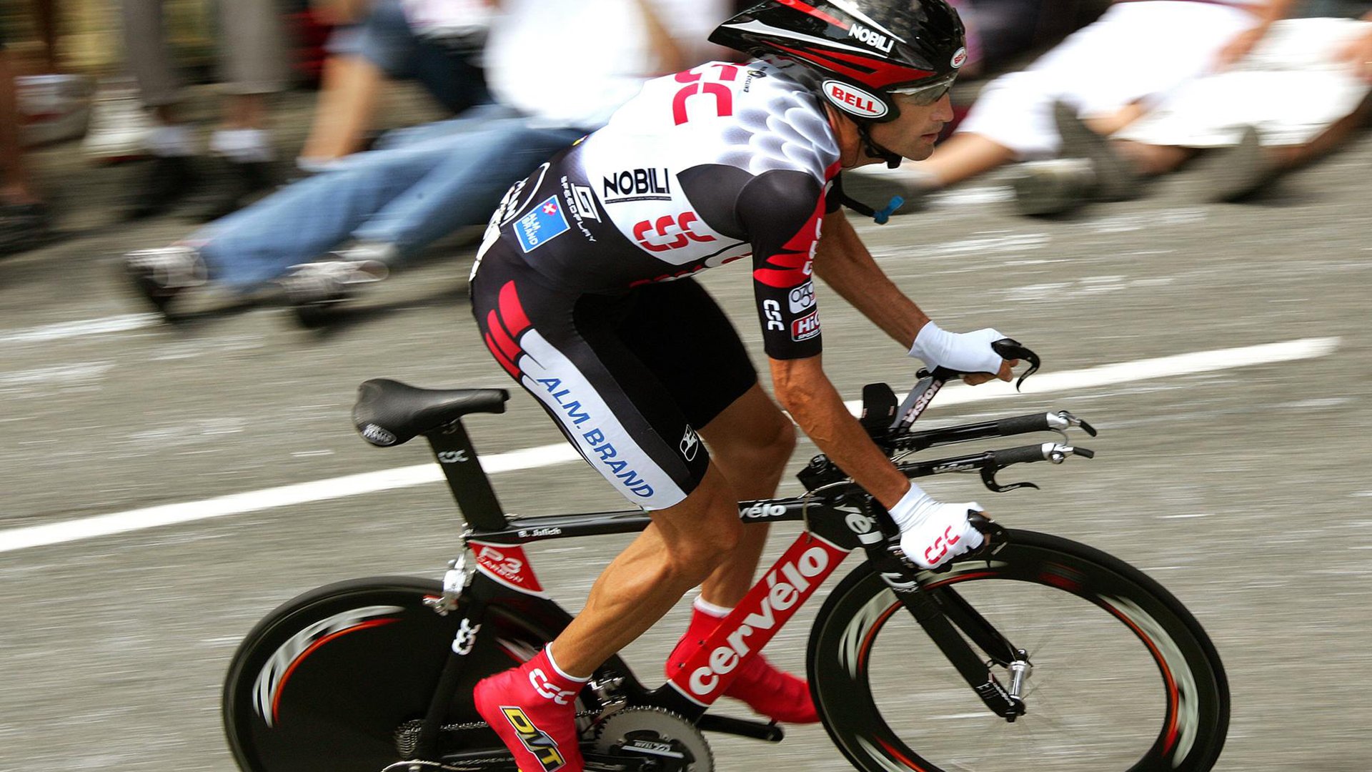 激烈对抗！球员们将为胜利全力以赴，球队胜利赞扬队友的话